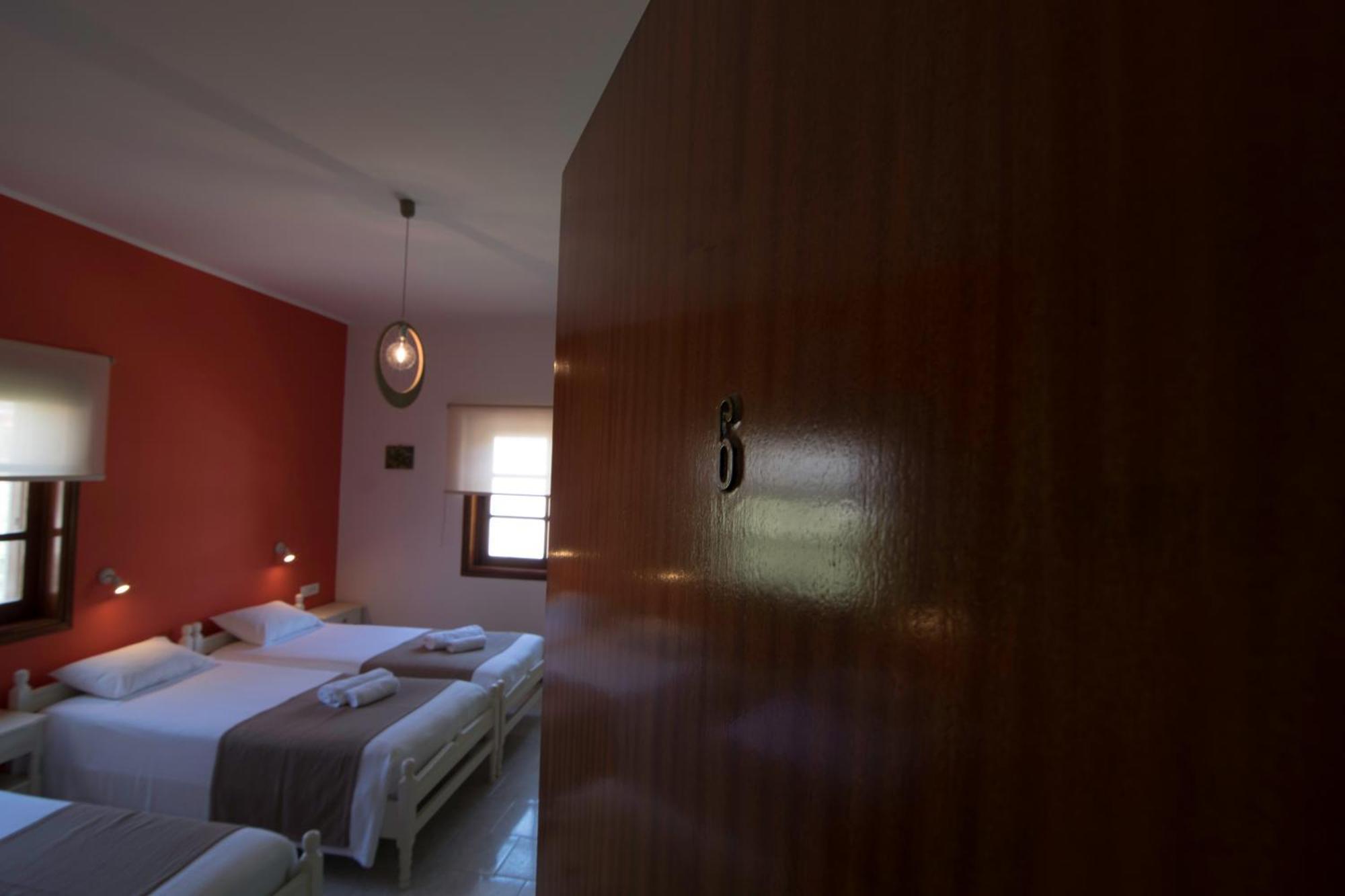 Niki Rooms Палеохора Номер фото